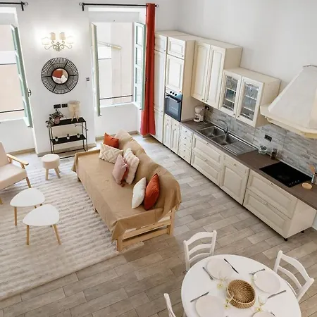 Evasion A Menton, Vieille Appartement