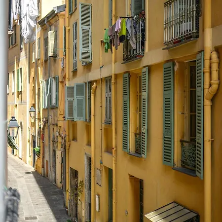 Evasion A Menton, Vieille *