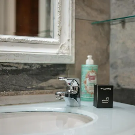 Evasion A Menton, Vieille Apartmán