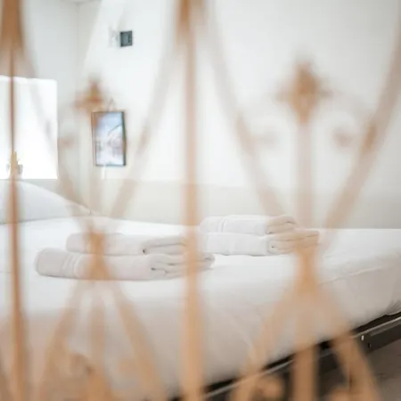 Evasion A Menton, Vieille Menton