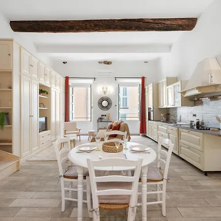 Evasion A Menton, Vieille Apartmán