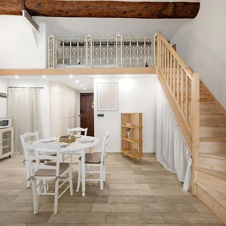 Evasion A Menton, Vieille Apartmán