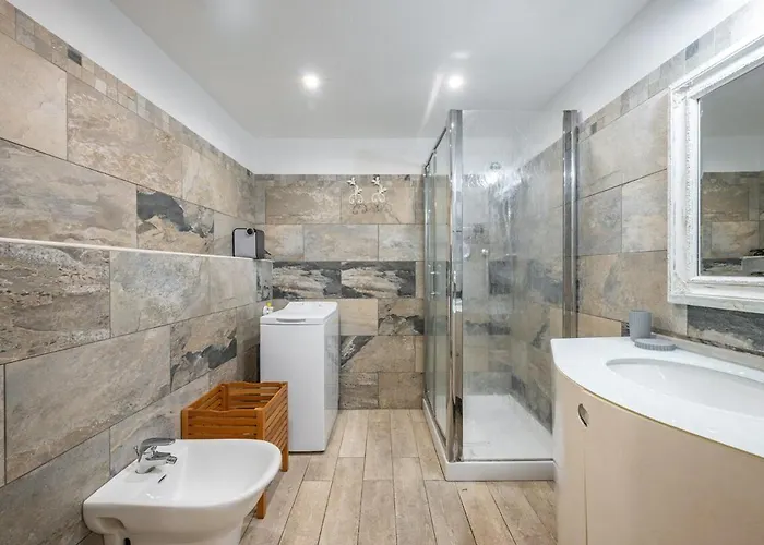 Evasion A Menton, Vieille Apartment *