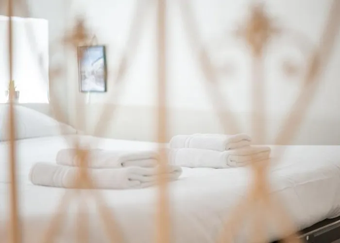 évasion à Menton, Vieille Mentone