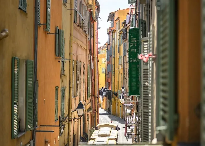 Evasion A Menton, Vieille דירה מנטון